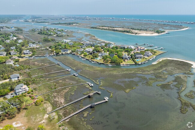 Larger homes in Greenville Loop are situated on islands or peninsulas that extend into the water.