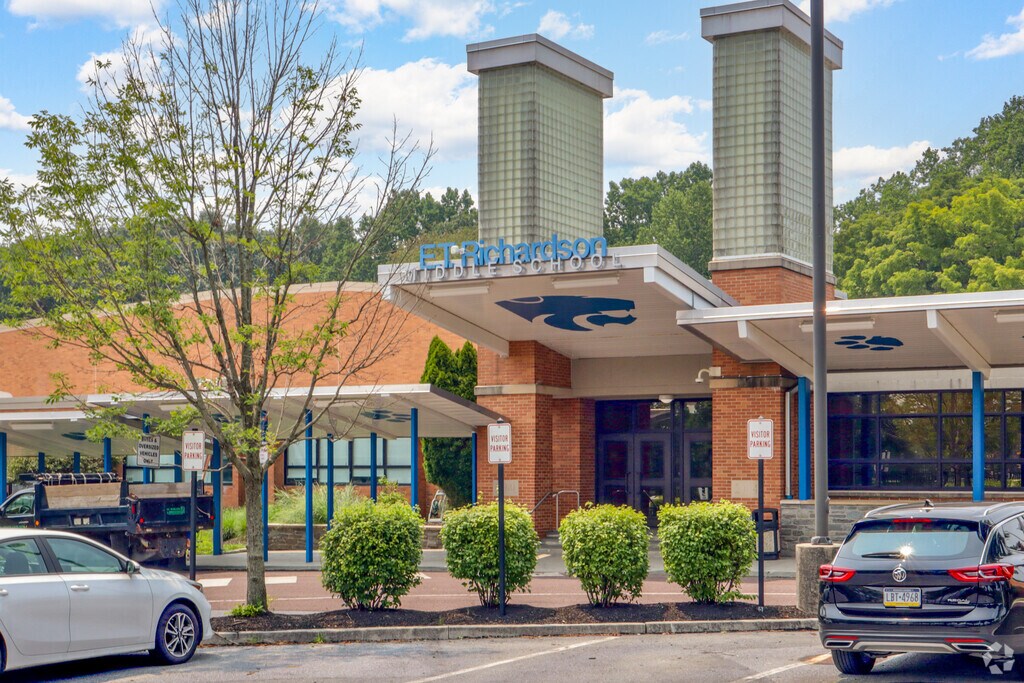 Graduate from elementary school in Springfield Township onto Richardson Middle School.