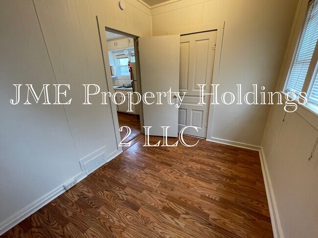 113 W Young St unit 1 Main Floor Unit, Clio, MI 48420 - photo 6