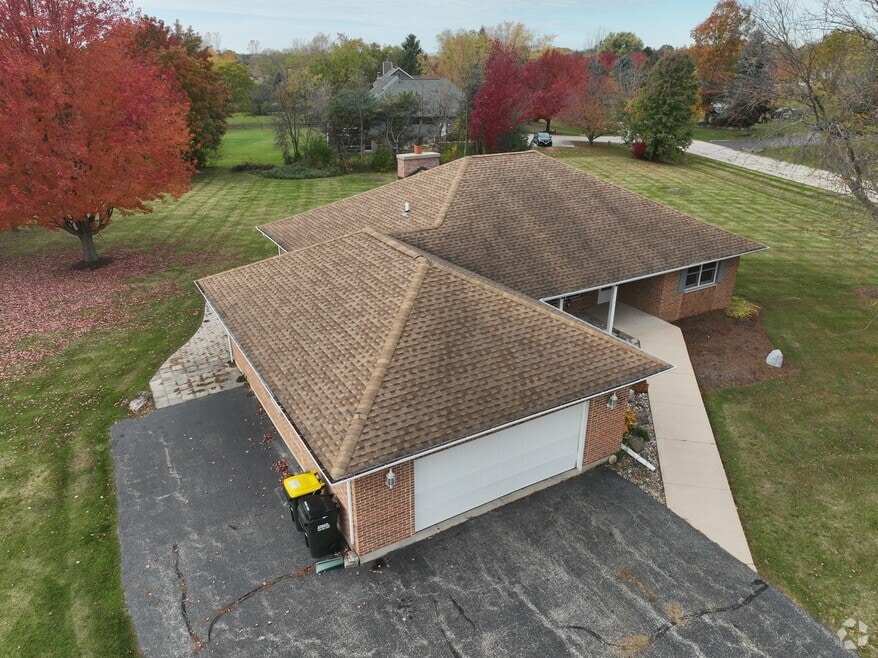 10201 Fox Bluff Ln, Spring Grove, IL 60081 - photo 2