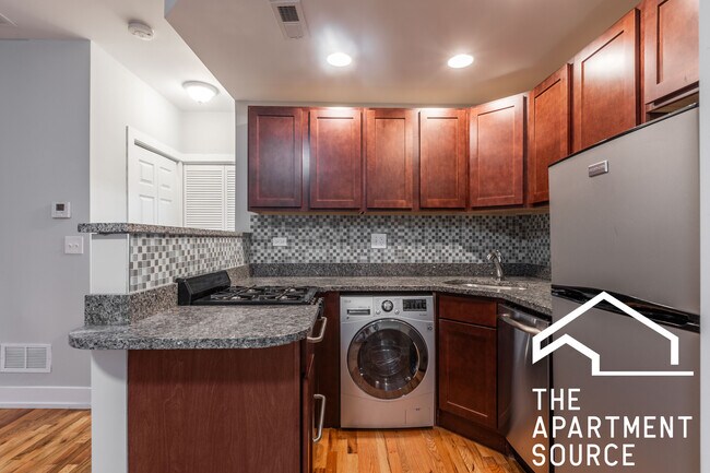 556 W Arlington Place unit 711, Chicago, IL 60614 - photo 4