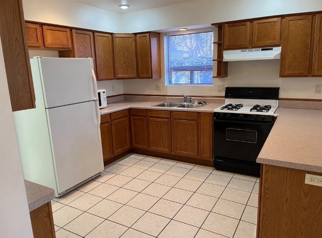 878 Valley St unit C, Prescott, AZ 86305 - photo 2