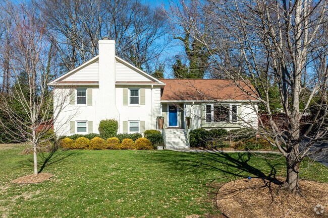 About Quail Hollow | Schools, Demographics, Things to Do - Homes.com