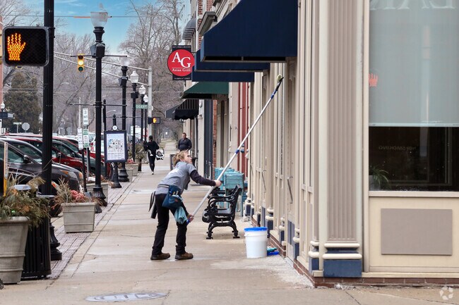 Noblesville residents and shopowners prepare for downtown events every year.