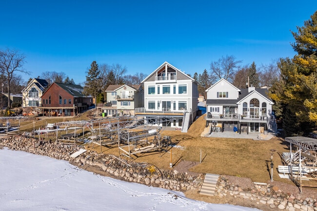 Homes that surround Little Muskego Lake are close to each other.
