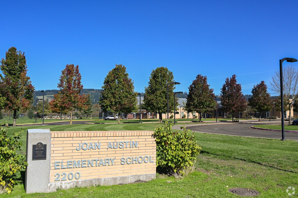 Joan Austin Elementary School provides education in the neighborhood of 
Yamhill County.