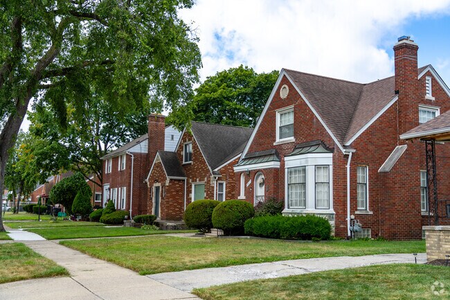 Typical residences in Sherwood include brick single story homes.