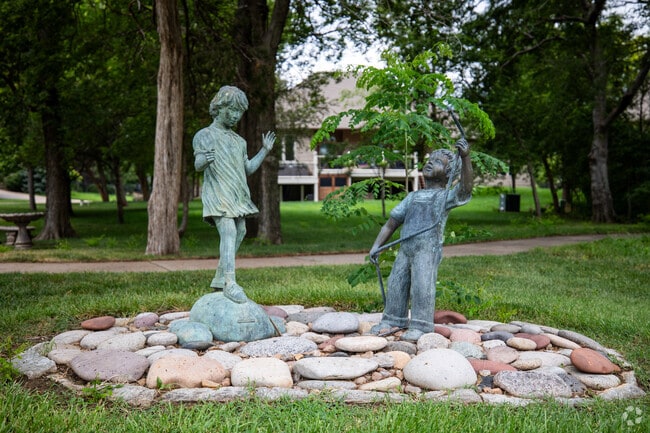 Maize has several different spots with fun little statues and portraits.