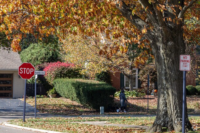 Oakwood’s walkable streets invite residents to stroll and connect with neighbors and friends.