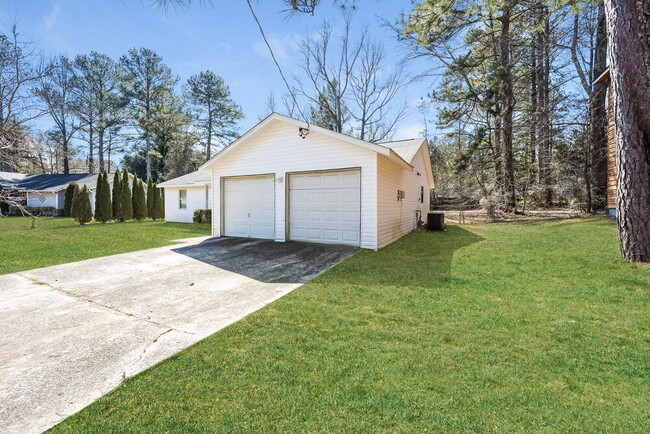 266 Montego Cir, Riverdale, GA 30274 - photo 2