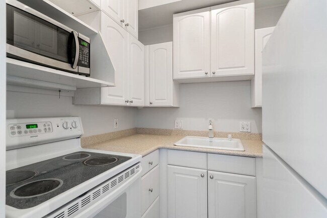 11 Cazenove St unit 406, Boston, MA 02116 - photo 2