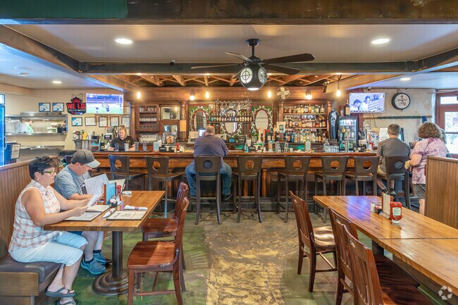O'Neals 4th Street Station Pub has daily happy hour specials for diners of Muir.