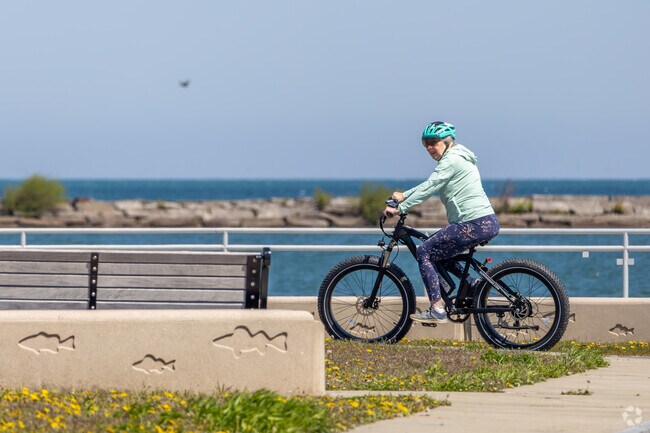 Bikers in Villenova can take long rides along nearby Lake Erie.