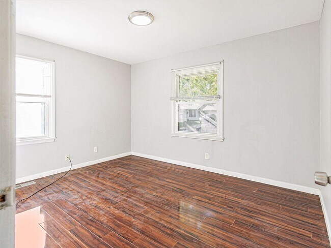 215 Midlothian Rd, Saint Louis, MO 63137 - photo 4