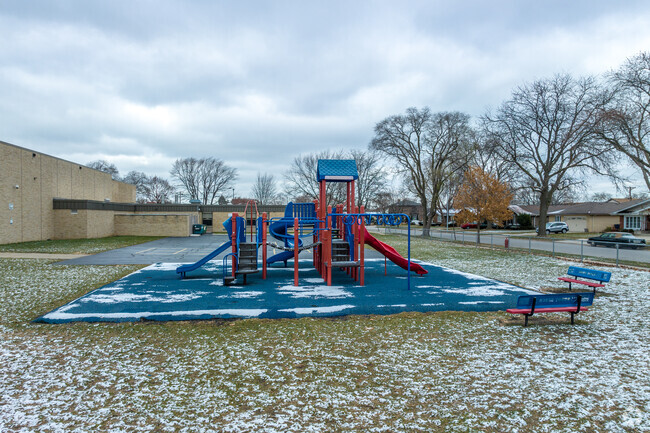 J.M. Hannum Elementary School has a student-teacher ratio of 14 to 1.