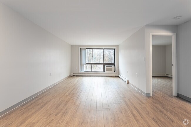 Rockingham Glen, West Roxbury, MA 02132 - photo 2