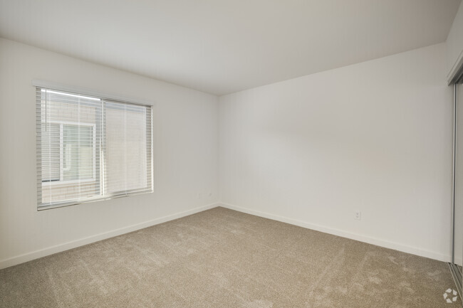 2BR, 2BA - 1,000SF - Second Bedroom