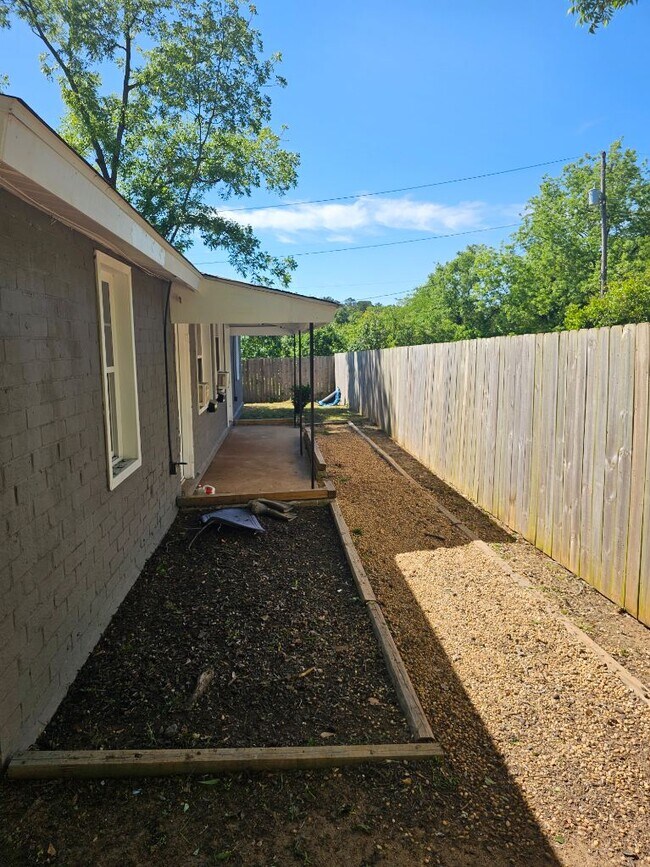 892 Applewood St unit A, Macon, GA 31217 - photo 6