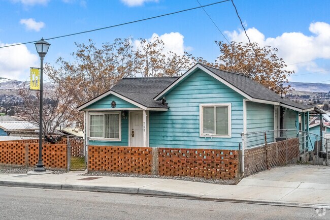 Find your next cottage near Downtown Wenatchee, close to the Columbia River.