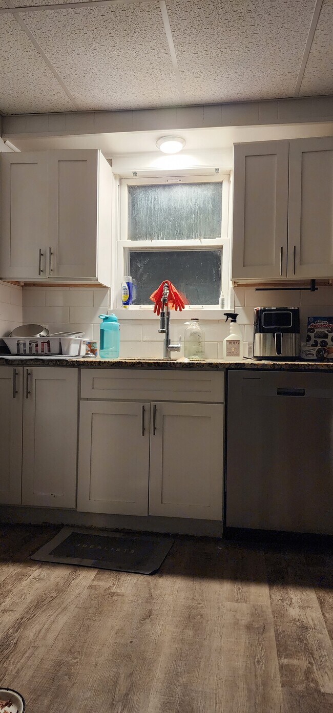 4044 Pine St unit 4044 Pine Street, Thorndike, MA 01079 - photo 3