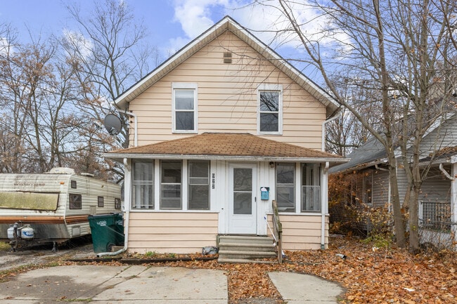 922 Dakin St unit 2, Lansing, MI 48912 - photo 2