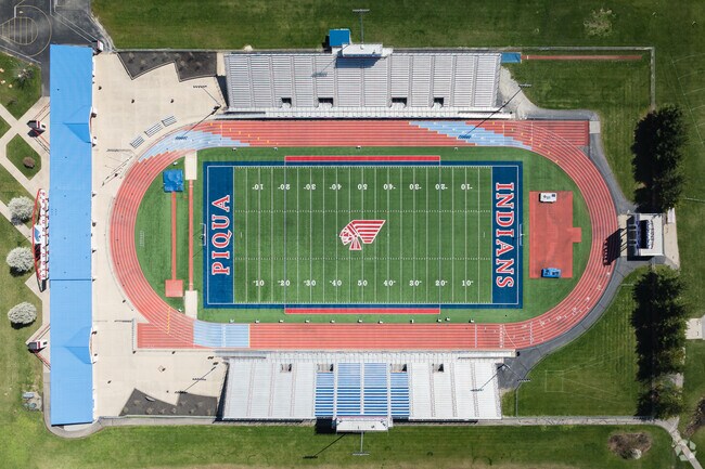 Piqua High School welcomes new students and encourages kids to participate in sports and band.