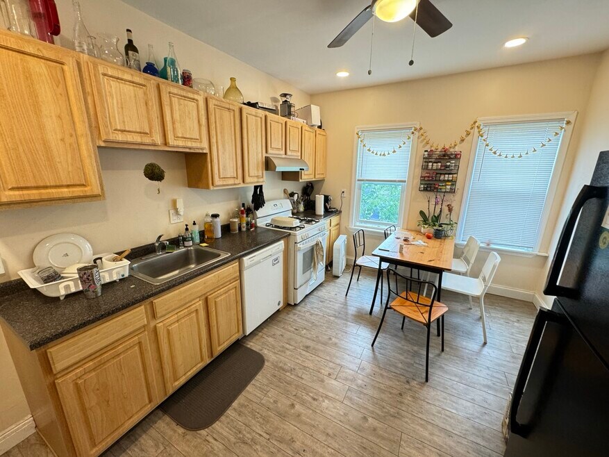 175 River St unit 3, Cambridge, MA 02139 - photo 1