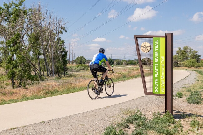 At Pelican Ponds Open Space you can ride the South Platte River Trail all the way to Denver.