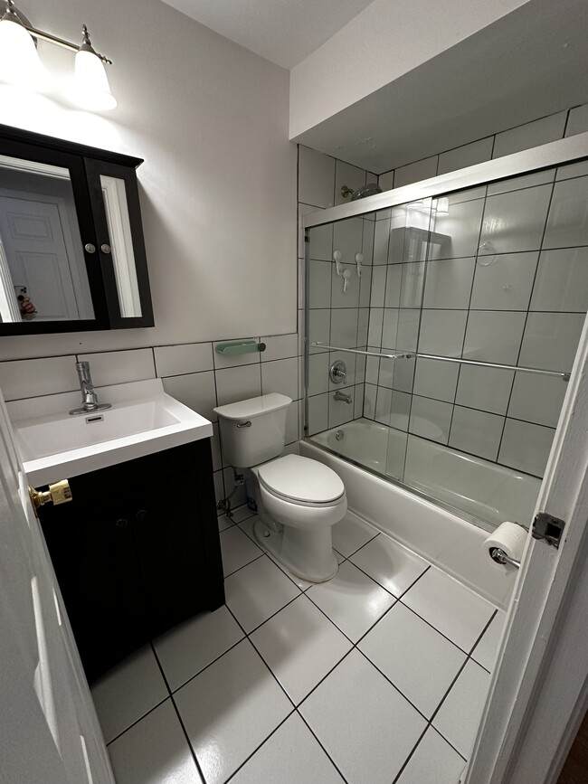 1527 W Sherwin Ave unit 1527 Sherwin, Chicago, IL 60626 - photo 6