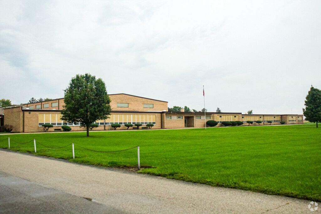 Mazon-Verona-Kinsman Elementary School serves students in the Grundy County community.