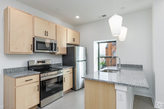 1BR, 1BA - 747SF - Kitchen