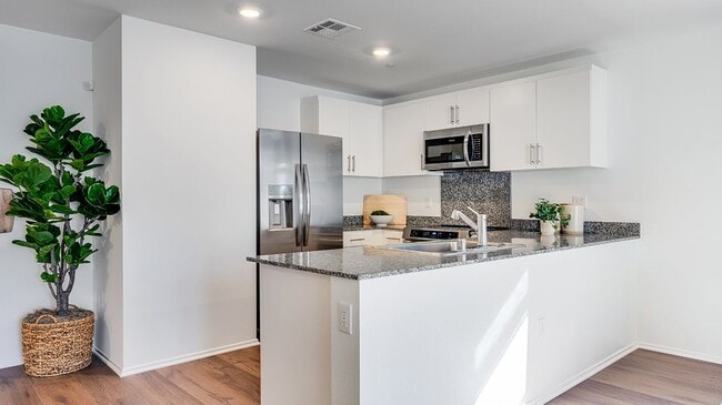 7568 Drexel Ave, Hesperia, CA 92344 - photo 2