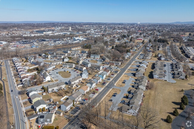 Pleasant Hill is a small suburb directly outside Downtown Lebanon.