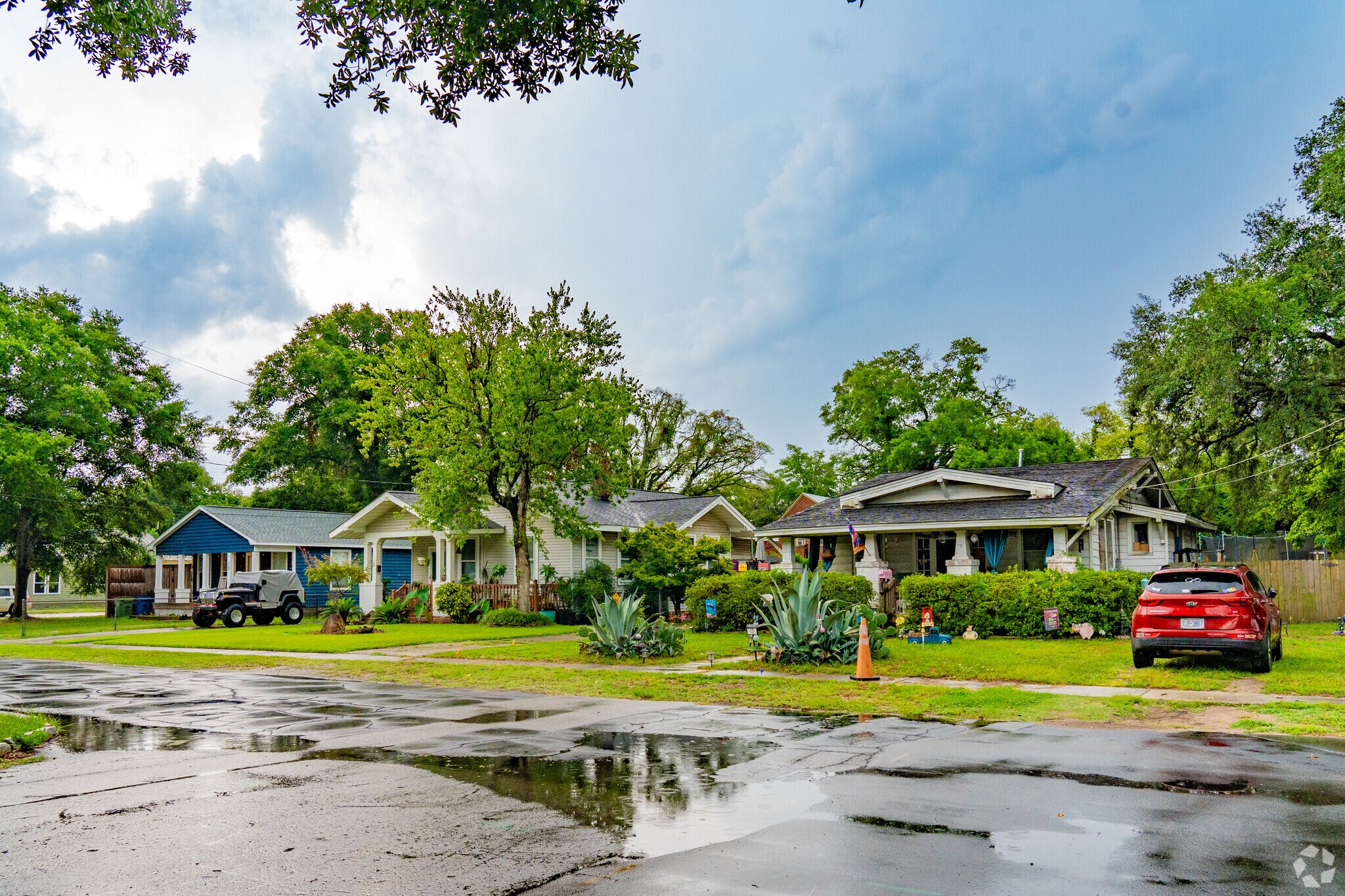 Sunset Park features a wide range of single story ranch homes.