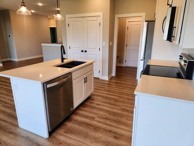 1603 Red Cedar Ln, Granger, IA 50109 - photo 5