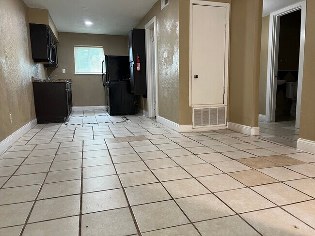 7605 Denton St unit 1-1, Houston, TX 77028 - photo 2