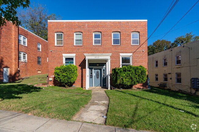 Various size homes are available in the Naylor Gardens neighborhood.