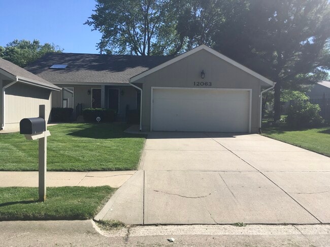 Beautiful lawn/sprinkler system in yard