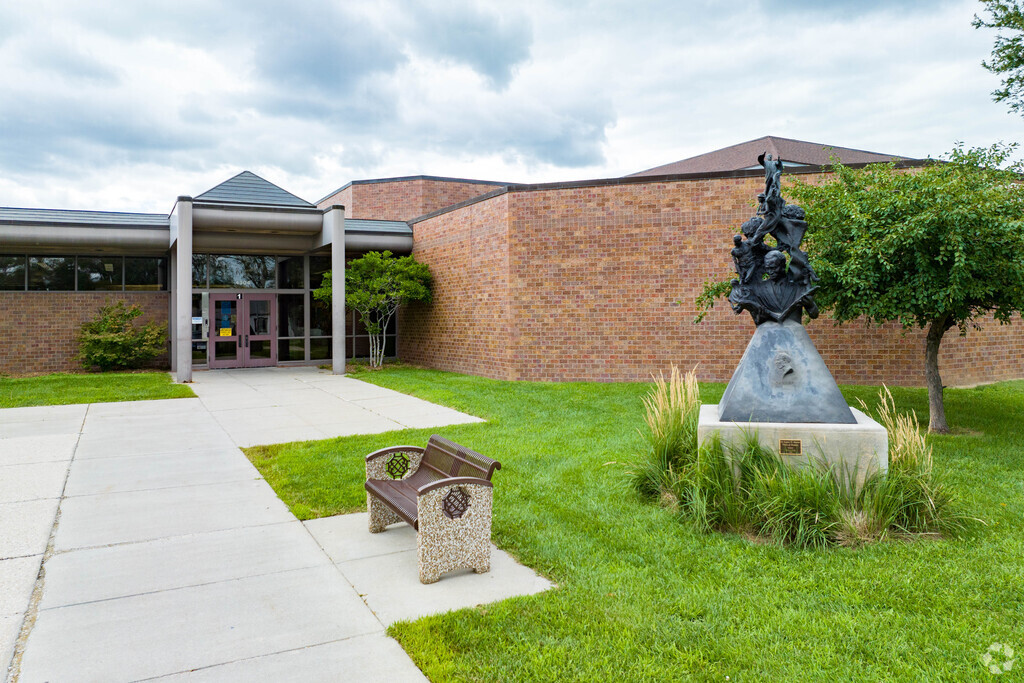 Skinner Elementary School serves students in PK through K-6.