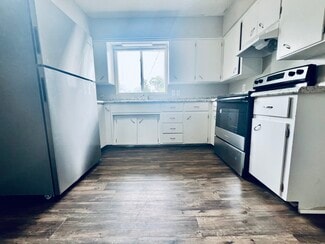 215 Miriam Dr Unit B, Waterloo, IA 50702