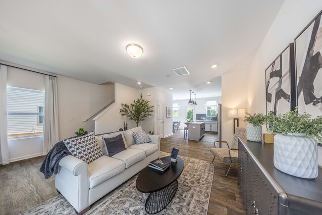 2007 Parkvale Place unit 36, Charlotte, NC 28208 - photo 7