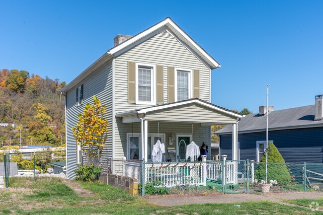Residents of Wolfhurst are fond of decorating their houses throughout the seasons.