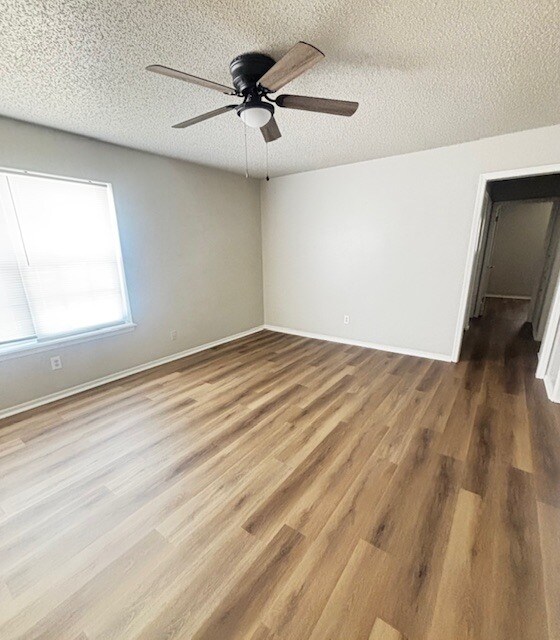 309 W Vandament Ave, Yukon, OK 73099 - photo 4