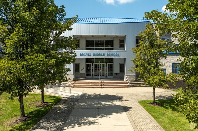 Sparta Middle School scores an A- from Niche.