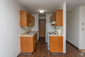 1516-1630 Dakota Dr N, Fargo, ND 58102