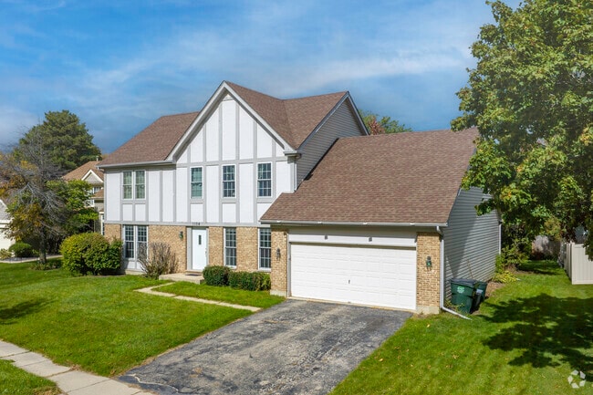 Single-family homes in Cambridge offer 2-car garages and plenty of living and yard space.