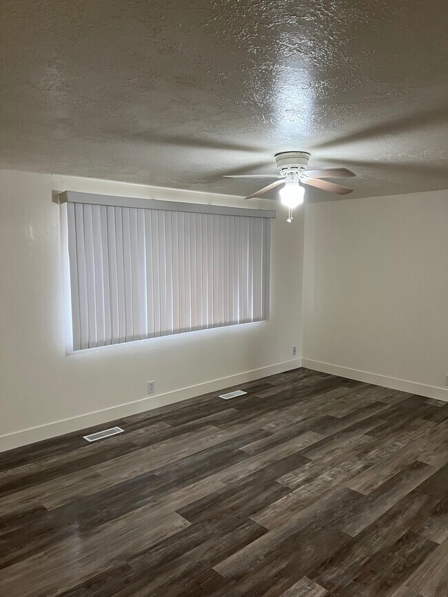 1934 W 4700 S unit 1, Roy, UT 84067 - photo 5