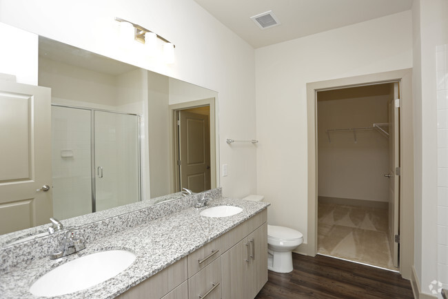 2BR, 2BA - the Smoltz