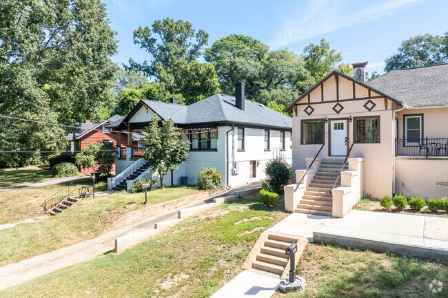 Charming cottage-style homes in Macon’s North Highlands showcase cozy architectural designs.