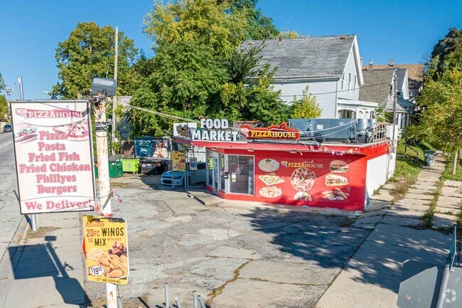 If you are craving pizza in Franklin Heights, Pizza House can serve your needs.